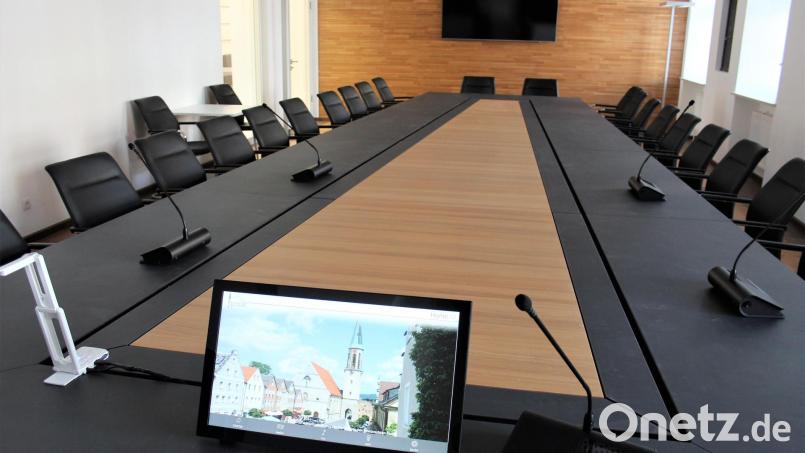 Der Sitzungssaal im Kemnather Rathaus: Bei der Verabschiedung des Haushalts 2022 forderten die Fraktionssprecher einen sinnvollen Einsatz der hohen Rücklagen. Archivbild: stg