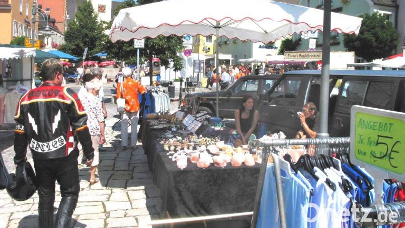 Am Sonntag ist wieder Maimarkt in Schwandorf. Dazu haben auch die Geschäfte in der Innenstadt geöffnet. Archivbild: Hirsch