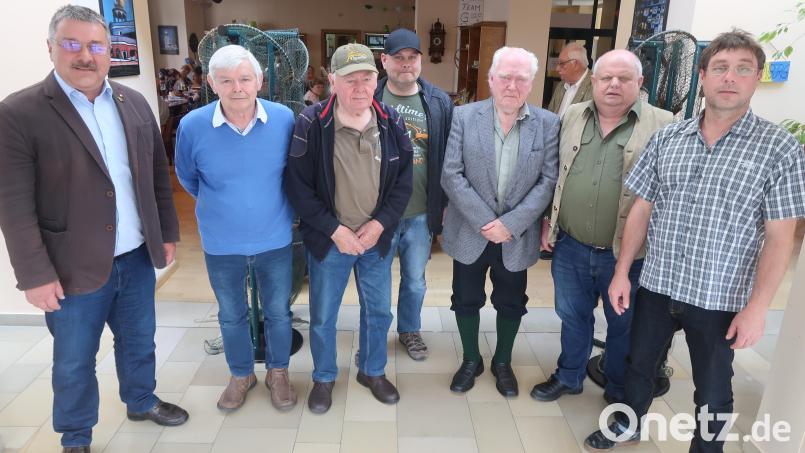 Der Fischereiverband Oberpfalz und der Fischereiverein Weiden ehrten viele langjährige Mitglieder. Bild: Kunz