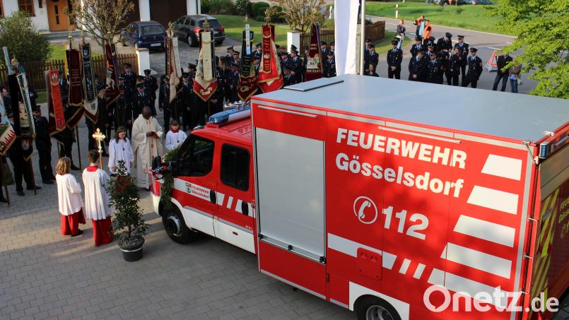 Beim Florianstag wurde auch das neue Fahrzeug der Feuerwehr Gösseldorf gesegnet. Bild: Jim Sporrer/exb
