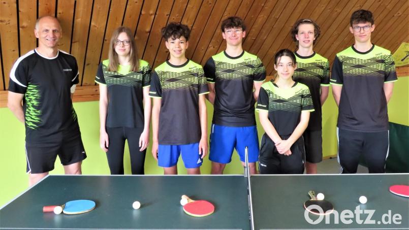 Das Schnaittenbacher Meisterteam mit (von links) Betreuer Hans Apfelbacher, Emma Hausmann, Maxim Bothner, Felix Reichenauer, Cosima Ernst, Kilian Haas und Luis Kumeth. Bild: Apfelbacher/exb