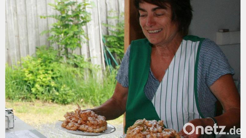 Während der Corona-Pandemie musste das beliebte Hollerküchlfest des Obst- und Gartenbauvereins Wiesau pausieren. Archivbild: wro