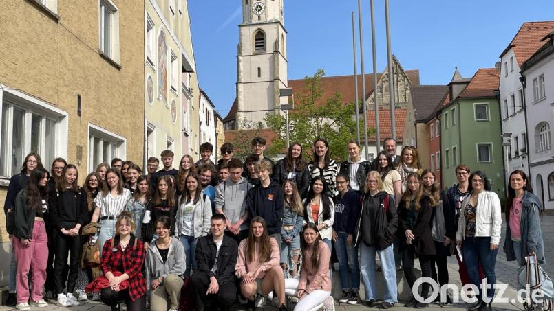 Die Gäste aus Tschechien kamen zu einem Empfang ins Rathaus, danach entstand das Gruppenbild. Bild: Marko Pammer/exb