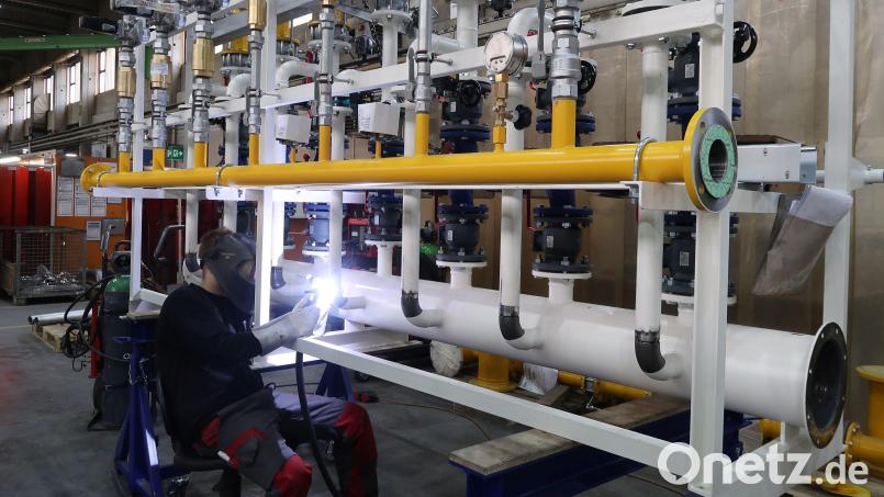 Horn Glass Industries ist rund um den Globus unterwegs. Die Planungen und Ausführungen von kompletten Glaswerken erfolgen in Plößberg, dazu gehört auch der Bau von Gas-Luft-Mischstationen (Foto). Bild: Horn Glass Industries/exb