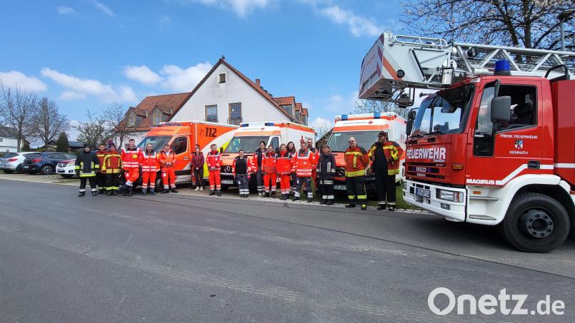 Rettungskräfte und Feuerwehr beteiligten sich am Reanimations-Symposium in Kulmain. Bild: obe