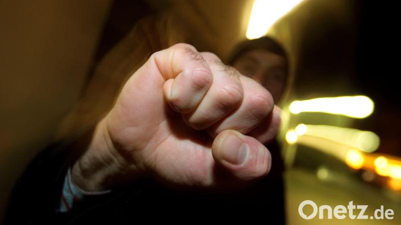 Wegen Körperverletzung musste sich ein junger Mann vor dem Amtsgericht Tirschenreuth verantworten. Symbolbild: Karl-Josef Hildenbrand/dpa