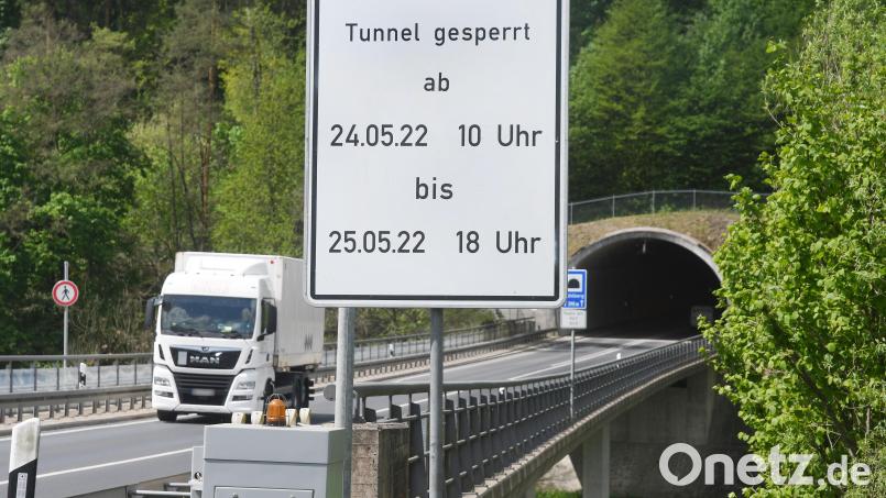 Ein Mal im Jahr wird der Mühlbergtunnel bei Neustadt/WN gewartet. Am 24. und 25. Mai muss er dafür komplett gesperrt werden, eine Umleitung wird eingerichtet. Bild: Gabi Schönberger