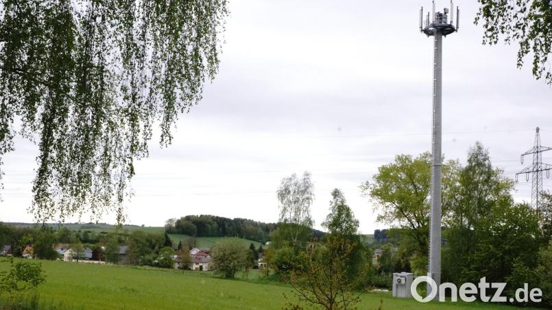 Nördlich der Waldstraße von Traunricht. soll ein Sendemast errichtet werden. Er dient dem digitalen Funk der Blaulichtorganisationen wie Feuerwehr, Polizei, Rettung und Technisches Hilfswerk. Symbolbild: bkr