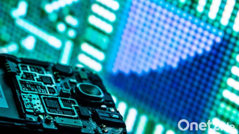 Die Chip-Engpässe halten an - Experten zeigen sich aber vorsichtig optimistisch. Bild: Lino Mirgeler/dpa