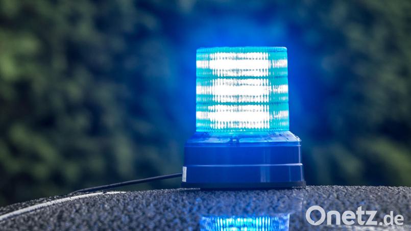 Ein 15-Jähriger ist in Oberbayern vor einer Polizeikontrolle geflüchtet und hat dabei einen Auffahrunfall mit insgesamt vier Verletzten verursacht. Symbolbild: Armin Weigel / dpa