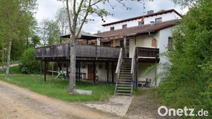 Die &quot;Seeterrasse&quot; soll aus ihrem Dornröschenschlaf erweckt und mit neuem Leben erfüllt werden. Ein Investor hat das Gebäude samt Campingplatz erworben. Bild: bnr