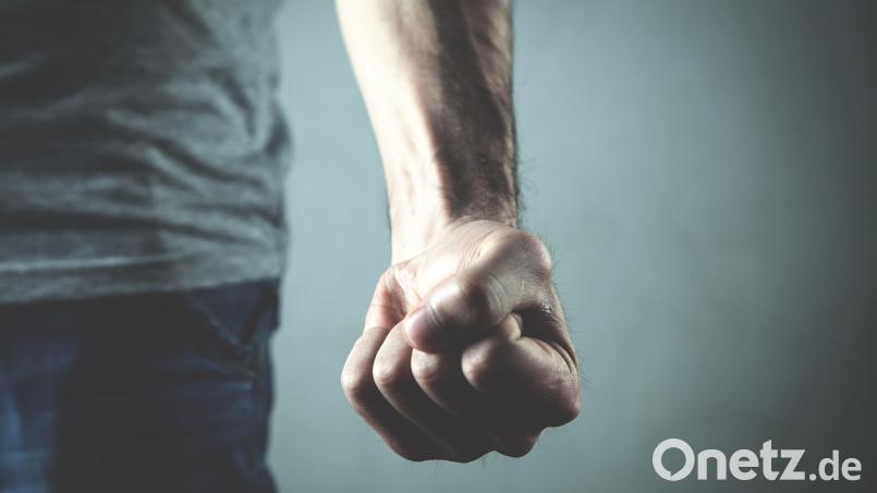 Wut und Ärger: Männer die gewalttätig gegen ihre Frauen werden, können sich Hilfe suchen. Bild: fpic/Adobe Stock