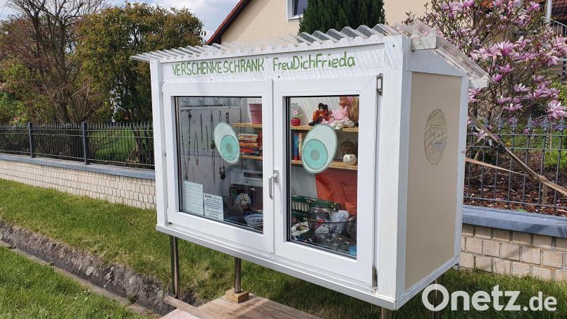 "Frieda", der Verschenkeschrank, ist wieder in den Landkreis Amberg-Sulzbach umgezogen. Bild: tk