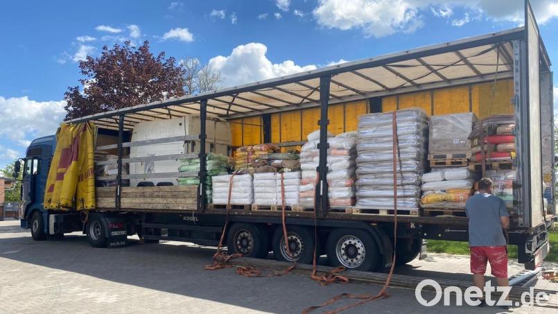 Die Hilfe kommt bald: 27 Europaletten bepackt mit Futtermittel sind auf dem Weg nach Winnyzja. Mitten im Kriegsgebiet in der Ukraine herrschen unvorstellbare Zustände für die gehaltenen Tiere. Bild: opp