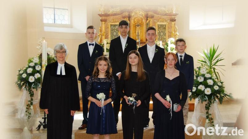 In der evangelischen Kirchengemeinde Poppenricht feiern sieben junge Christen Konfirmation. Bild: Jäger/exb