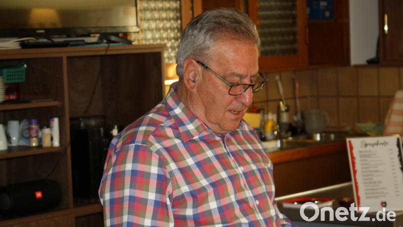 Auf 30 Jahre Stammtischgeschichte blickte Vorsitzender Dieter Klein in der Hauptversammlung des Trabitzer "Runden Tischs" zurück. Bild: bjp