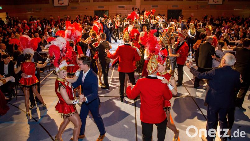 És darf wieder getanzt werden. Die Narrhalla Windischeschenbach lädt am 9. Juli zum Sommernachtsball in die Mehrzweckhalle. Bild: Michael Schade