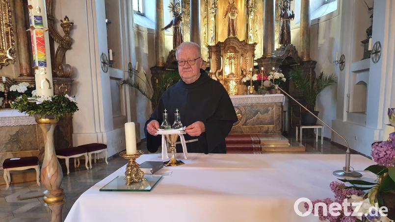 Tag für Tag übernimmt Bruder Czeslaw in der Felixkirche zuverlässig die Aufgabe des Mesners. Bild: mas