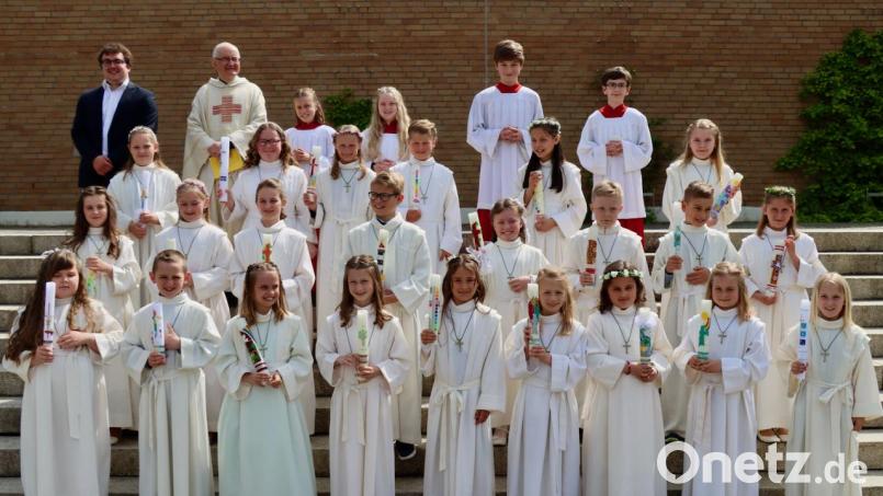 19 Drittklässler aus der Albert-Schweitzer Schule feierten nun ihr Kommunionfest in der Pfarrei St. Michael. Bild: ads