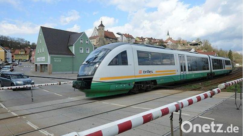 Mit der Thematik Bahnübergang und Planfeststellung befasst sich der Nabburger Stadtrat in einer Sondersitzung. Archivbild: Petra Hartl