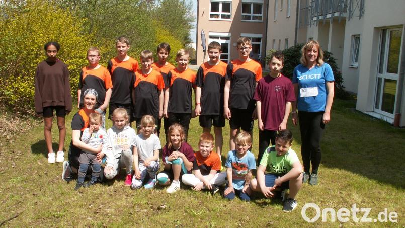 Laufabzeichen in verschiedenen Stufen haben sich Mitglieder der Arbeitsgemeinschaft Leichtathletik von Grundschule Mitterteich und ATS Mitterteich sowie die Leichtathleten des Vereins geholt. Bild: ATS Mitterteich/exb