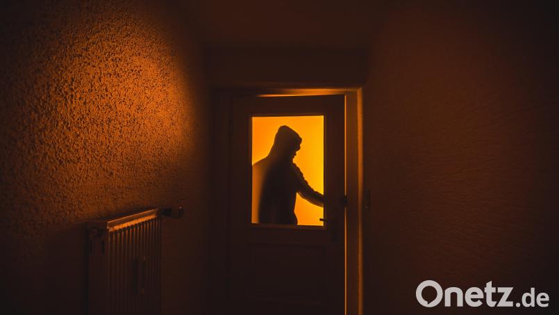 Die Polizei in Amberg sucht nach einem Einbrecher am Bergsteig. Symbolbild: Nicolas Armer/dpa