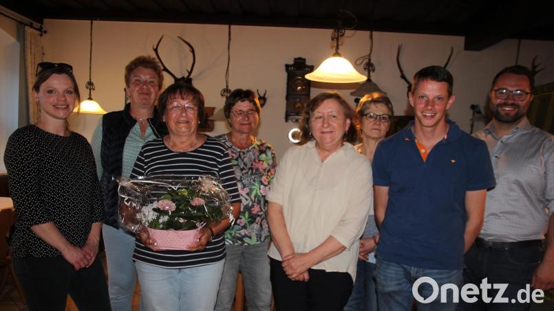 Das Vorstandsteam des Tourismusvereins Falkenberg: Im Bild von links Stephanie Wenisch vom Landratsamt, Lydia Löw, Rita Wildenrother, Jutta Bork, Vorsitzende Maria Bauer, Berta Höcht, Wolfgang Lindner und Bürgermeister Matthias Grundler. Bild: kro