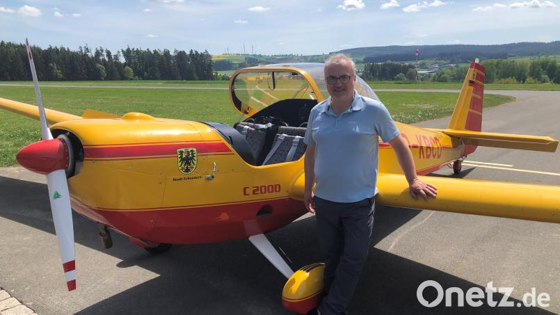 Die Flugsportgemeinschaft Steinwald gratuliert Mitglied Georg Besold. Bild: gdö