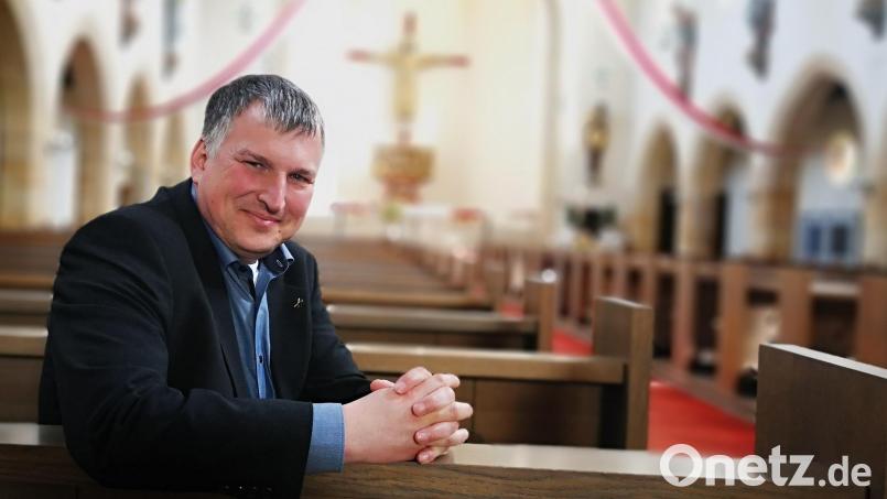 Der aus Pfreimd stammende Pfarrer Michael Hirmer ist der neue Dekan des katholischen Dekanats Schwandorf Bild: Thomas Dobler