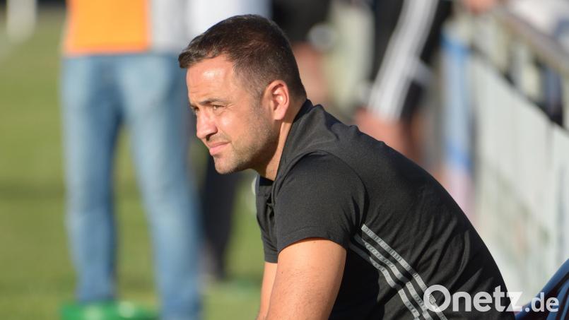 Lange Jahre saß Faruk Maloku als Trainer auf der Bak der DJK Gebenbach, jetzt kämpft er mit dem ASV Cham um den Klassenerhalt: Das letzte Spiel geht ausgerechnet gegen seinen Ex-Verein. Archivbild: ref