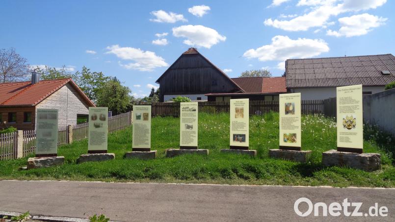 Ein interessanter Streifzug durch die Heimatgeschichte ist auf sieben aussagekräftigen Stelen möglich. Bild: amö