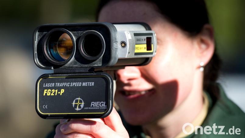 An mehreren neuralgischen Orten im Raum Schwandorf überwachte die Polizei an zwei Tagen die Geschwindigkeit. Symbolbild: Sven Hoppe/dpa