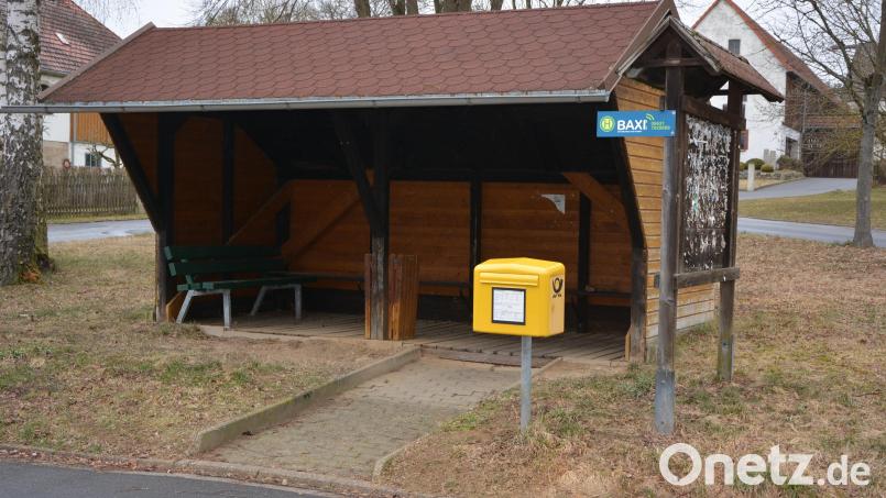 Noch heuer wird dieses alte Buswartehäuschen in Hofteich abgerissen und durch ein neues Multifunktionshäuschen ersetzt. Die Arbeiten sollen überwiegend in Eigenleistung durchgeführt werden. Bild: jr