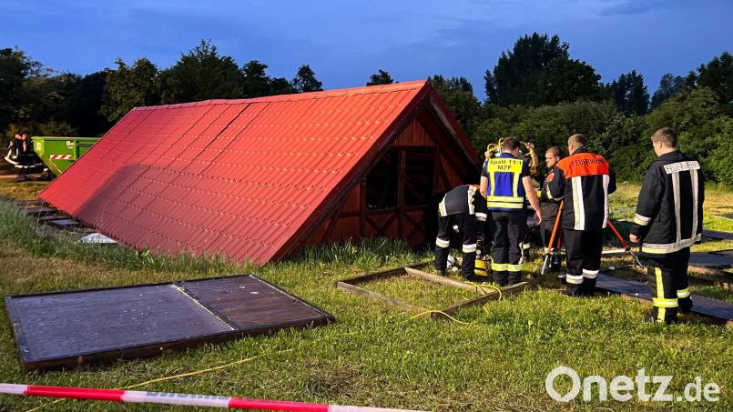 Beim Einsturz einer Holzhütte bei einem Unwetter sind 14 Menschen verletzt worden. Bild: Haubner/vifogra/dpa/Archivbild