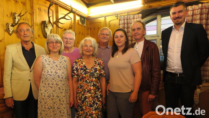 Die neue Vorstandschaft des Mietervereins Schwandorf und Umgebung (von links): Franz Schindler, Andrea Spachtholz, Anneliese Langer-Herrmann, Rosina Ebner, Helmut Hey, Regina Ittner, Wolfgang Ebner und Sebastian Bösl. Bild: Hirsch