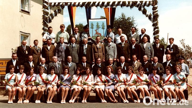 Eine Aufnahme aus der Geschichte der Gemeinde Konnersreuth – ein Gruppenbild anlässlich der 500-Jahr-Feier 1971. Bild: Max Bindl/exb