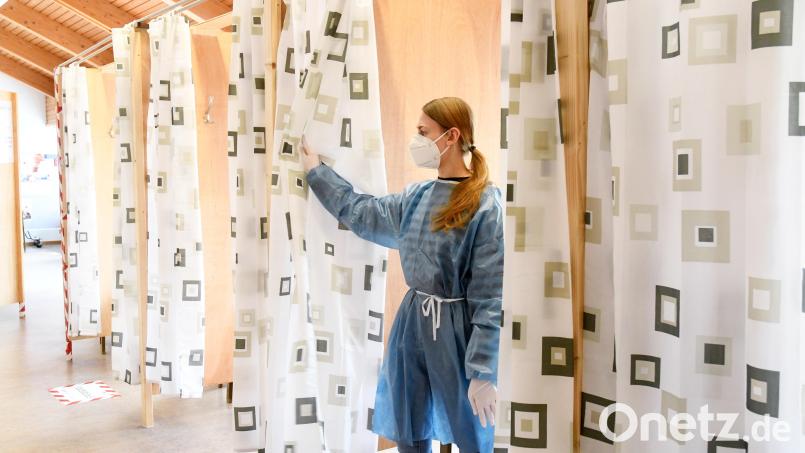 Hereinspaziert? Von den drei Impfzentren in der Stadt Weiden und dem Landkreis Neustadt/WN ist nur noch das in Weiden geöffnet – mit stark reduzierten Öffnungszeiten. Archivbild: Gabi Schönberger