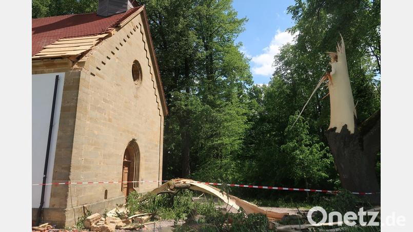 Der Sturm Emmelinde verursacht Schaden an der Bergkirche in Axtheid-Berg. Bild: rha