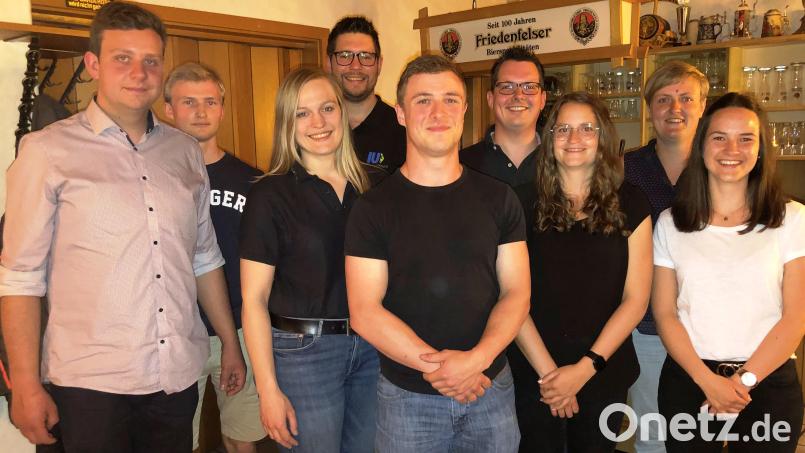 Die neue Vorstandschaft der JU Waldthurn mit Vorsitzenden Christian Müller aus Oberbernrieth (links). Bild: fvo