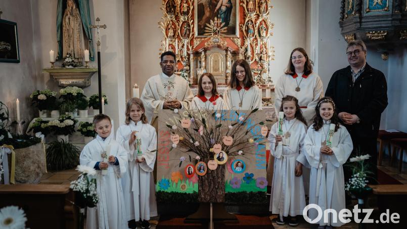 Bei einem feierlichen Gottesdienst feierten vier Kinder aus Saltendorf ihre Erstkommunion. Bild: Manuel Schloßer/exb