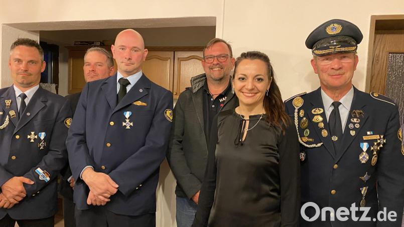 Wahlen bei der SRK Hohenhard: Im Bild von links Bernd Schraml, Thomas Bauriedel, Robert Rebhahn, Vereinsreferent Jürgen Ranft, Bürgermeisterin Margit Bayer und Anton Hauptmann. Bild: SRK Hohenhard/exb