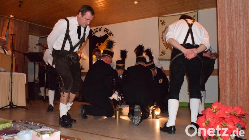 Vor sechs Jahren wurde der Bergmannstanz das letzte Mal in Königstein bei der Barbarafeier aufgeführt. Nun wird schon fleißig für die Aufführung geprobt. Archivbild: wku