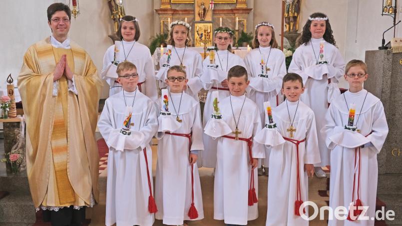 Der Sonntag ist ein großer Tag für junge Christen. Zehn Buben und Mädchen treten in der Flossenbürger Pankratiuskirche zum ersten Mal an den Tisch des Herrn. Bild: nm