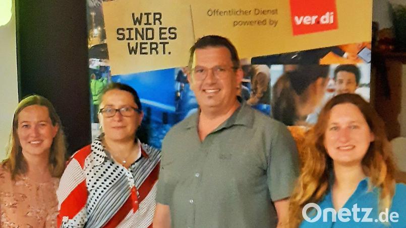 Der neue Verdi-Vorstand im Fachbereich Öffentliche und private Dienstleistungen, Sozialversicherungen und Verkehr setzt sich zusammen aus (von links) Marina Mühlbauer, Manuela Dietz, Thomas Müller und Kathrin Birner. Bild: Kathrin Birner/exb