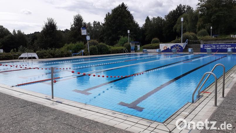 Alles ist vorbereitet: Ab Donnerstag können die Schwimmer im Pleysteiner Freizeitzentrum wieder ihre Bahnen ziehen. Bild: pi