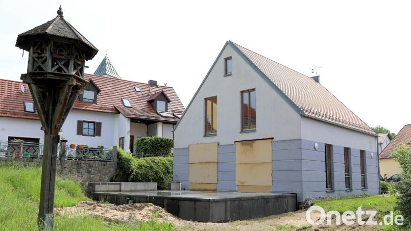 Die Umbauphase des Bürgercafés läuft. Noch heuer soll Kaffeeduft aus dem Gebäude strömen. Die Gemeinde verfügt dann bei 638 Einwohnern über insgesamt acht soziale Treffpunkte, wenn man den Dorfwirt mitrechnet. Bild: akp