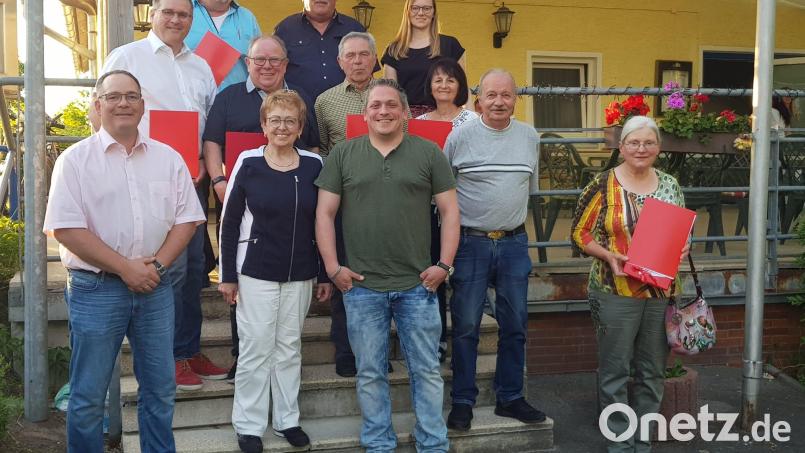 Vorsitzende Johanna Krauß (vorne, Zweite von links) kann mit ihrem erfahrenen Team eine gute Arbeit weiter vorantreiben. Bild: gmü