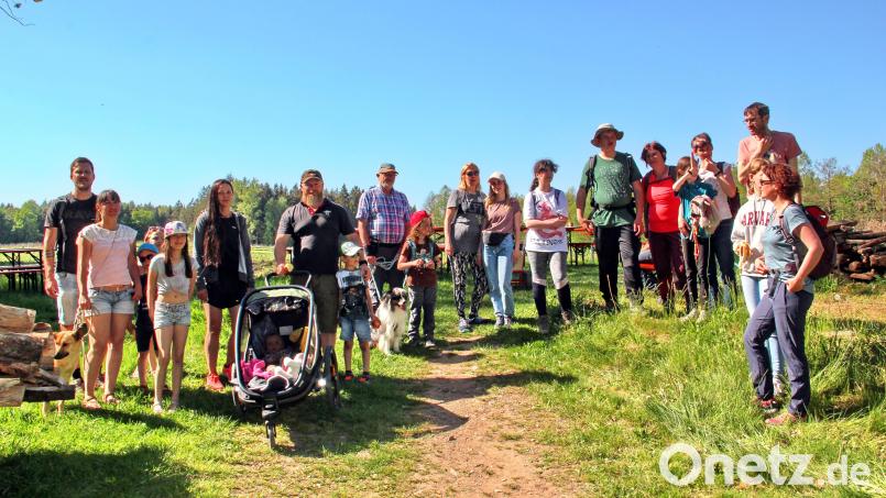 Eine der beiden Wandergruppen absolvierte eine kindgerechte Rundwanderung, die ebenfalls zum Startpunkt an der Tauritzmühle zurückführte. Bild: hai