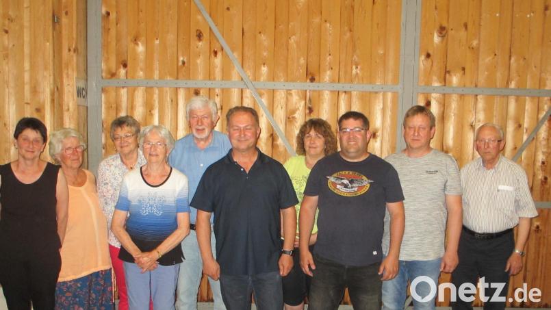 Der neue Vorstand des OGV Wölsendorf setzt sich zusammen aus (von links) Edith Kristel, Rosi Osso, Maria Herrmann, Monika Pflamminger, Georg Herrmann, Reiner Kristel, Elisabeth Fröhlich, Andre´ Born, Richard Fröhlich und Michael Pamler. Bild: Franz Herrmann/exb