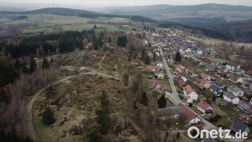 Das "Grüne Band" tangiert auch den Gemeindebereich, im Bild rechts Stadlern, links das Hochfelsgelände. Dort ist am Pfingstsamstag, 4. Juni, die Auftaktveranstaltung zu diesem Projekt. Bild: Hermann Markgraf/exb